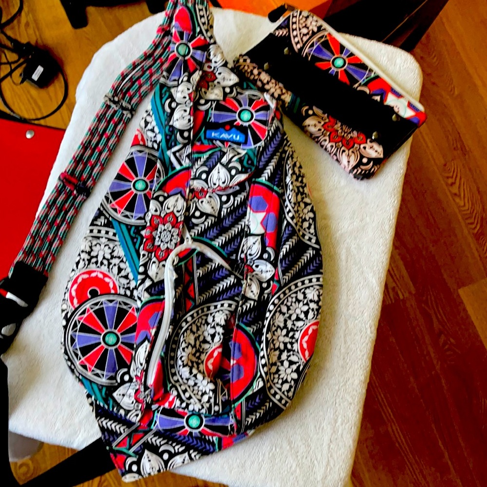 Kavu cross body with matching wallet
